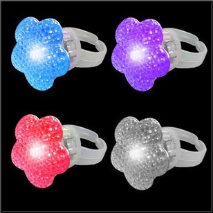 Bague lumineuse clignotante à led - Modèle Trèfle