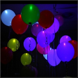 Ballons de couleurs latex fluo UV 22cm