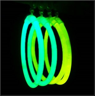 Boucles d'oreilles rondes créoles lumineuses fluo Glowstick