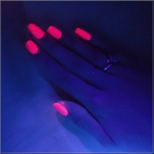 Vernis à ongle fluo
